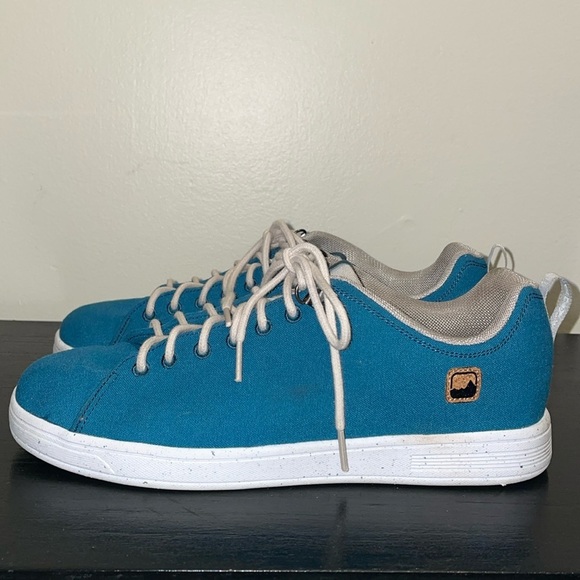 Saola Women Vegan Teal Blue Sneaker Size 10.  
Excellent condition - Picture 2 of 10